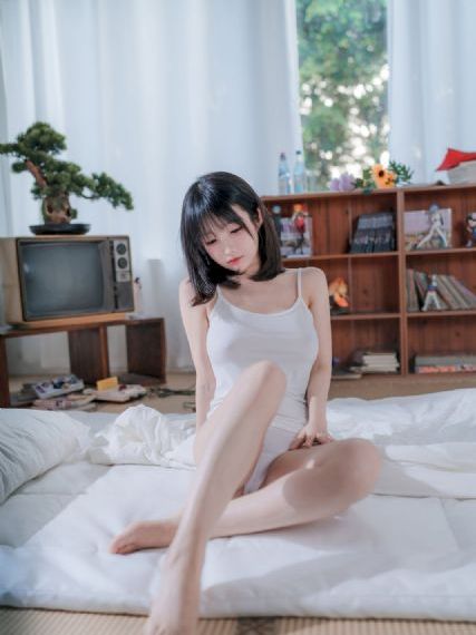 女人把小内内脱了露出ji视频_720高清视频播放