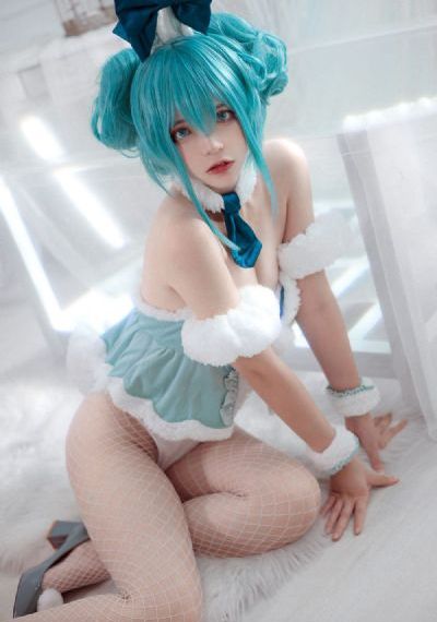 精品与欧美交牲久久久久_JVID性感写真